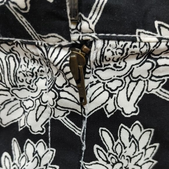Black and White Floral Skirt, Liz Claiborne, Size Medium - Picture 4 of 5